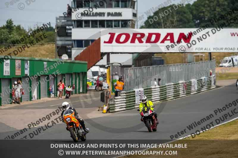 Vintage motorcycle club;eventdigitalimages;mallory park;mallory park trackday photographs;no limits trackdays;peter wileman photography;trackday digital images;trackday photos;vmcc festival 1000 bikes photographs